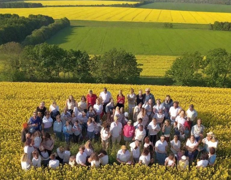 Landschaft mit Menschen gemeinsam stark
